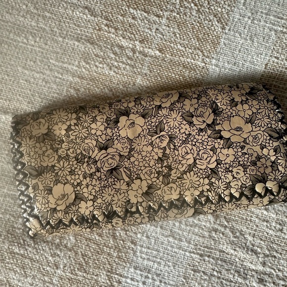 worn twice Urban Outfitters wallet - Picture 1 of 3